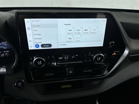 Used 2023 Toyota Highlander Platinum FWD image 13