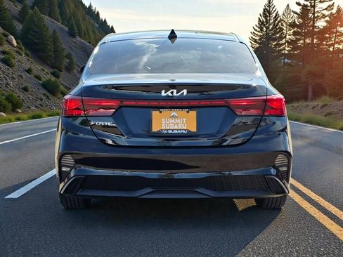 Used 2023 Kia Forte LXS w/ LXS Technology Package image 6