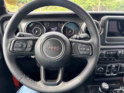 Used 2018 Jeep Wrangler Unlimited Rubicon AWD/4WD image 22