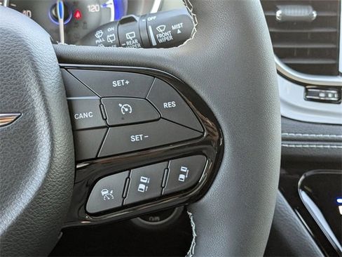 New 2026 Chrysler Pacifica Limited image 27