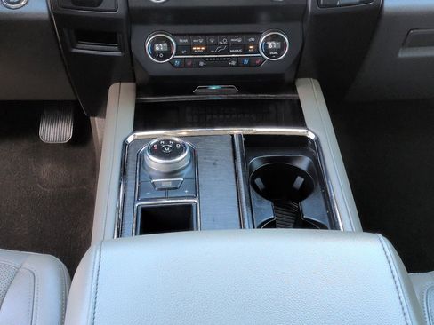 Used 2020 Ford Expedition Limited RWD image 19
