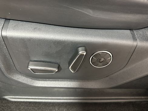 Used 2020 Ford F150 Platinum w/ Equipment Group 701A Luxury image 10