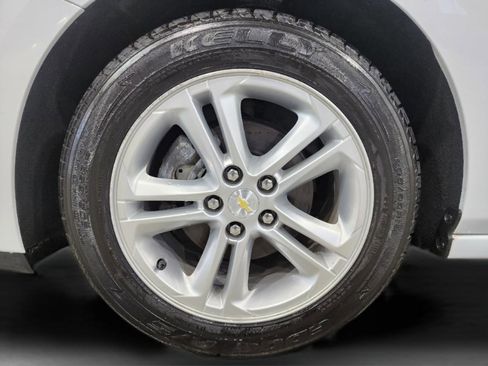 Used 2017 Chevrolet Cruze LT image 9