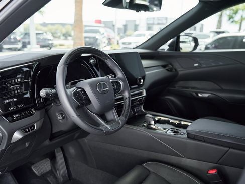 Used 2024 Lexus RX 350 w/ Convenience Package image 2