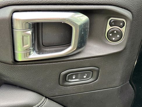 Used 2023 Jeep Wrangler Unlimited Sahara w/ Cold Weather Group image 12