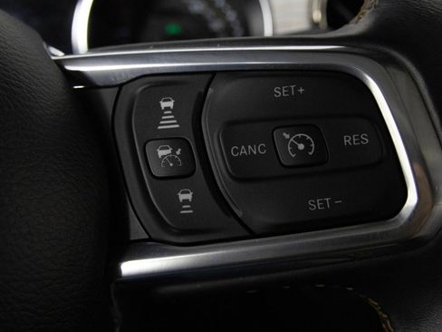 Used 2022 Jeep Wrangler Unlimited Sahara image 32