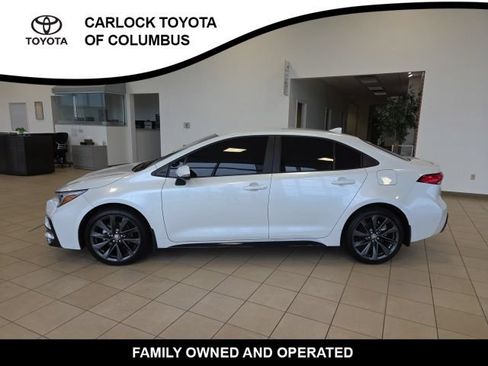 Used 2025 Toyota Corolla SE FWD image 1