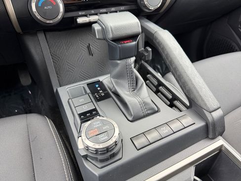 Used 2024 Toyota Tacoma TRD Off-Road image 27