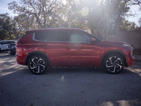 Used 2024 Mitsubishi Outlander SEL image 4