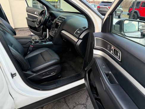 Used 2016 Ford Explorer XLT w/ Equipment Group 202A image 15