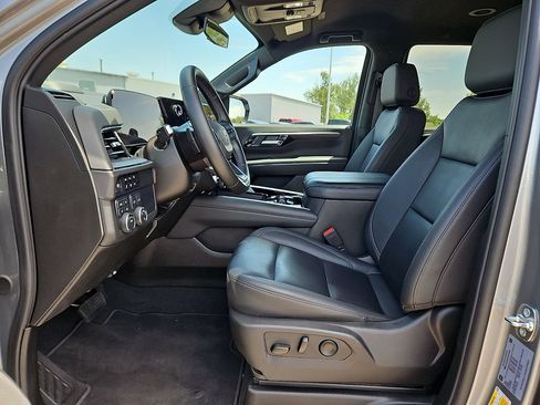 Used 2025 Chevrolet Tahoe LT AWD/4WD image 13
