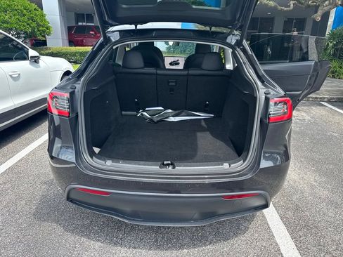 Used 2024 Tesla Model Y Long Range AWD/4WD image 16