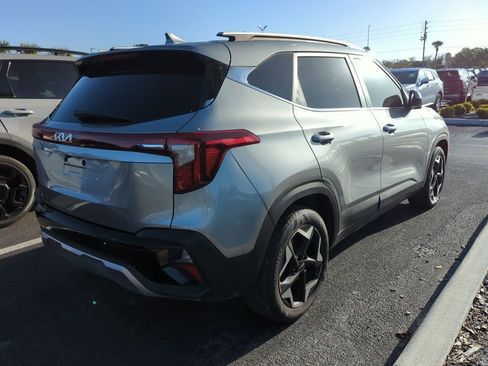 Certified 2025 Kia Seltos EX w/ EX Sunroof Package image 10