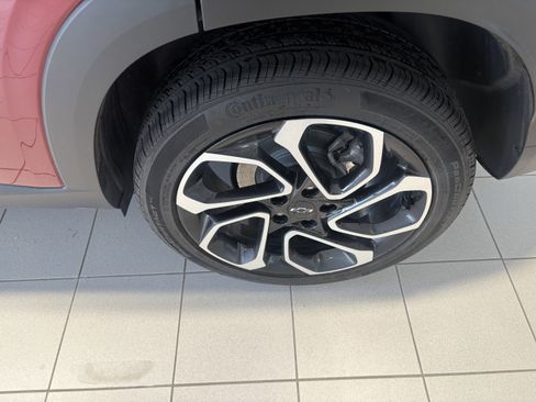 Used 2025 Chevrolet Trax RS w/ Sunroof Package image 6