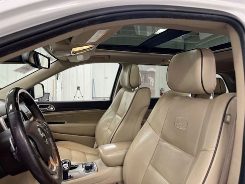 Used 2014 Jeep Grand Cherokee Overland w/ Advanced Technology Group image 20