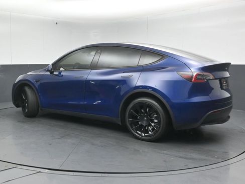 Used 2022 Tesla Model Y Long Range image 5
