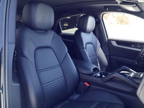 Certified 2025 Porsche Cayenne Coupe w/ Premium Package Plus AWD/4WD image 24