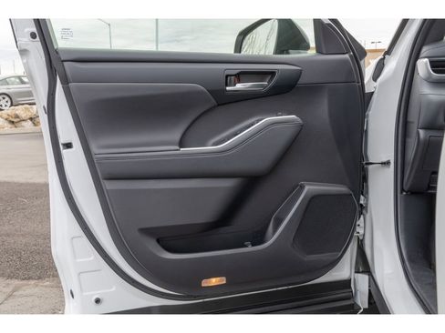 Used 2023 Toyota Highlander XSE image 20