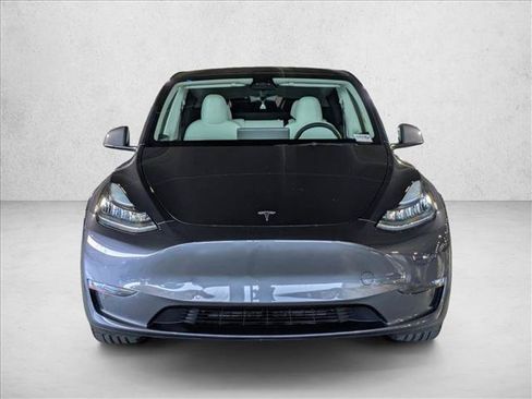 Used 2023 Tesla Model Y Long Range AWD/4WD image 2