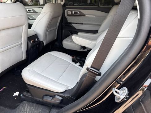 Used 2025 Ford Explorer Platinum w/ LUX Leather Package AWD/4WD image 16