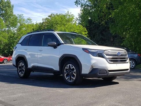 Certified 2025 Subaru Forester Premium AWD/4WD image 1