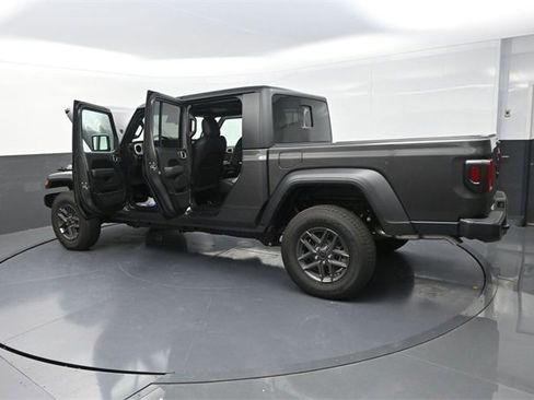 New 2025 Jeep Gladiator Sport image 28