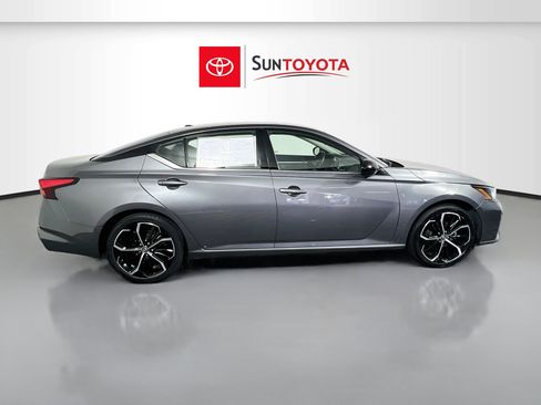 Used 2025 Nissan Altima 2.5 SR FWD image 2