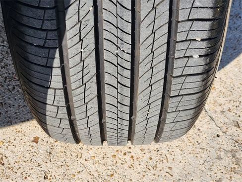 Used 2025 Chevrolet Trax LS w/ LS Convenience Package image 11