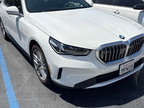 Used 2024 BMW 530i w/ Convenience Package RWD image 3