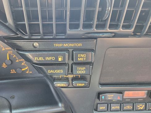 Used 1993 Chevrolet Corvette Convertible RWD image 7