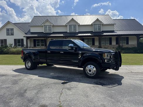 Used 2022 Ford F450 Platinum w/ FX4 Off-Road Package AWD/4WD image 3