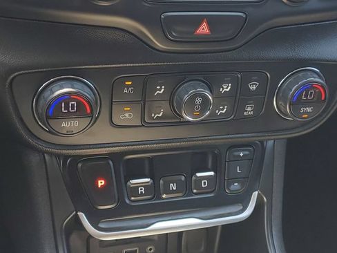 Used 2019 GMC Terrain Denali w/ Driver Alert Package II AWD/4WD image 32