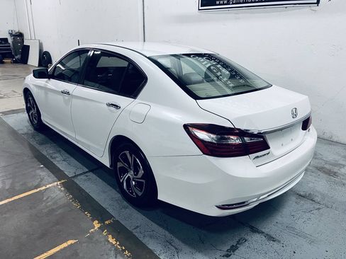 Used 2017 Honda Accord LX image 10