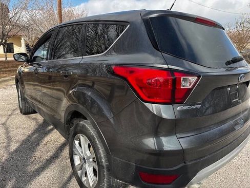Used 2019 Ford Escape SE FWD image 18