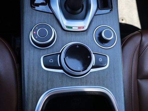 Used 2023 Alfa Romeo Stelvio Ti AWD/4WD image 18