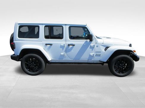 Used 2024 Jeep Wrangler Unlimited Sahara w/ Technology Group AWD/4WD image 6