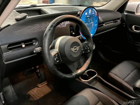 Certified 2025 MINI Cooper 4-Door Hardtop image 16