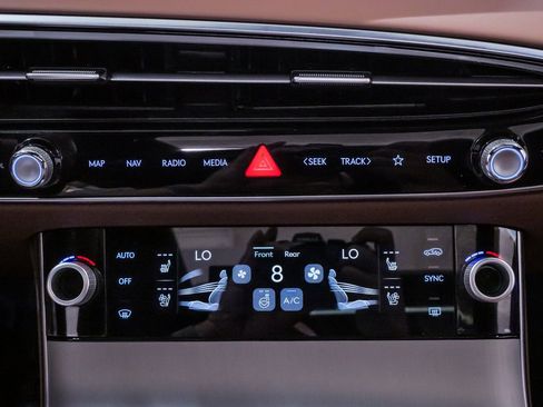 Certified 2026 Genesis GV70 2.5T Advanced image 17