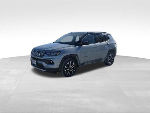 Used 2022 Jeep Compass Limited image 8