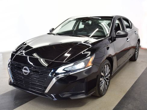 Used 2025 Nissan Altima 2.5 SV FWD image 4