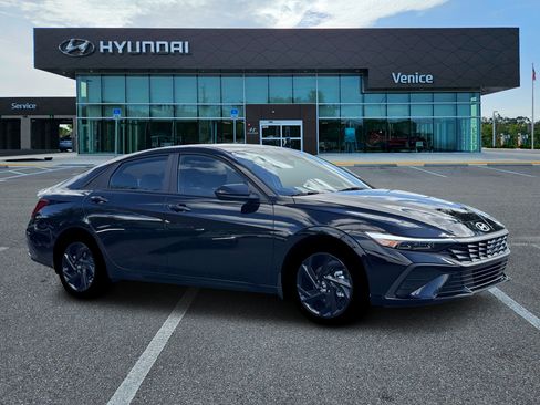 New 2026 Hyundai Elantra Sport FWD image 10