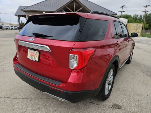 Used 2021 Ford Explorer XLT w/ Equipment Group 202A image 7