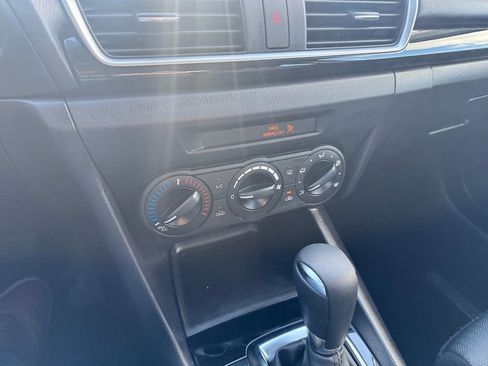 Used 2016 MAZDA MAZDA3 i Sport image 20