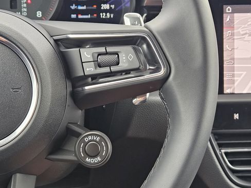 Certified 2026 Porsche Macan image 27