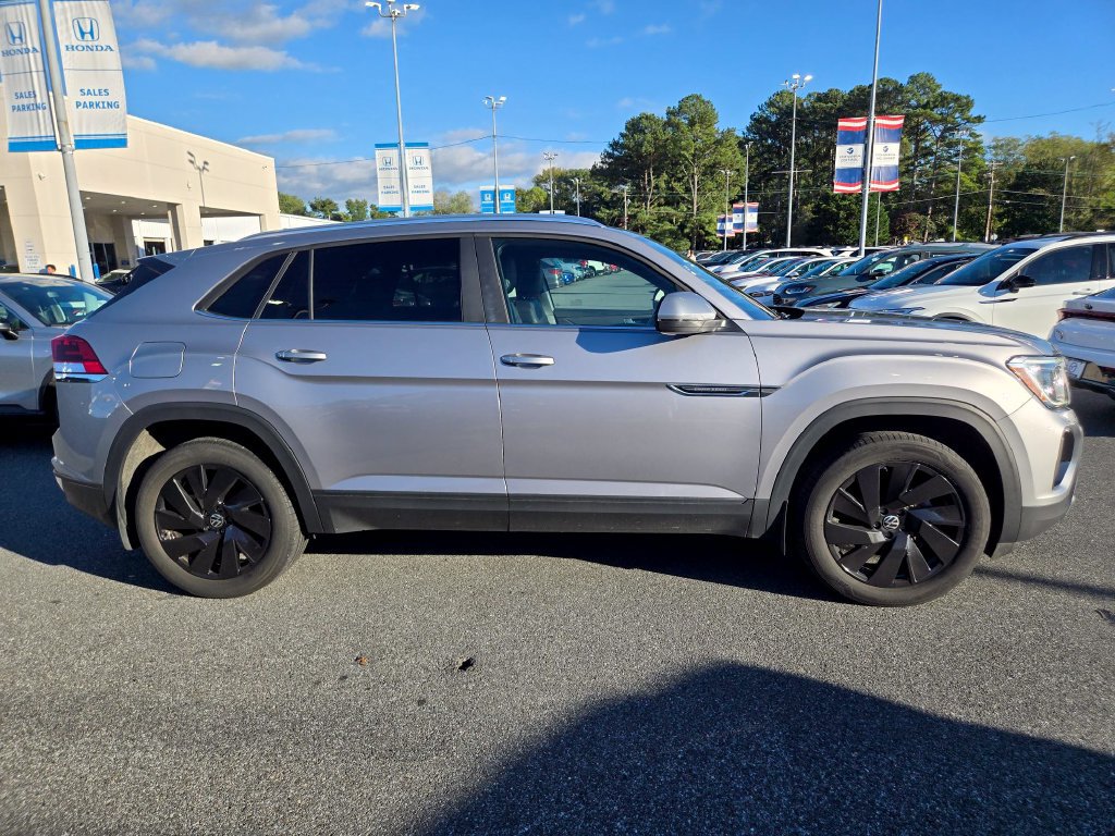 Used 2024 Volkswagen Atlas Cross Sport SE w/ Panoramic Sunroof Package AWD/4WD image 4