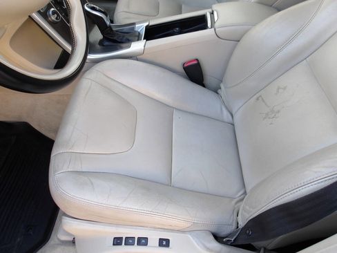 Used 2015 Volvo XC60 T6 w/ Proximity Package AWD/4WD image 22