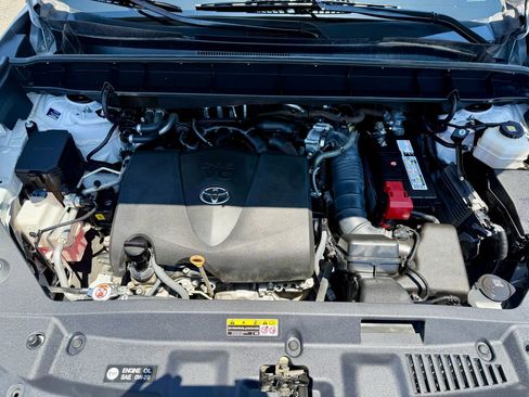 Used 2020 Toyota Highlander LE image 41