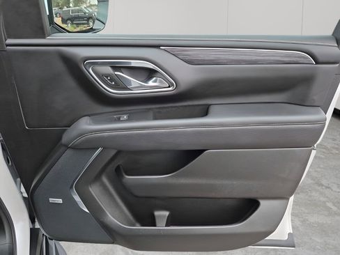 Used 2023 GMC Yukon SLT w/ SLT Premium Package image 12