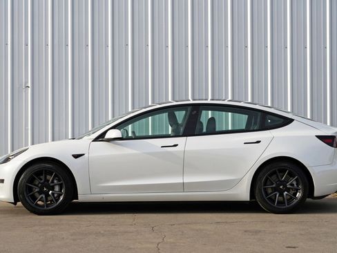 Used 2021 Tesla Model 3 Standard Range Plus image 9
