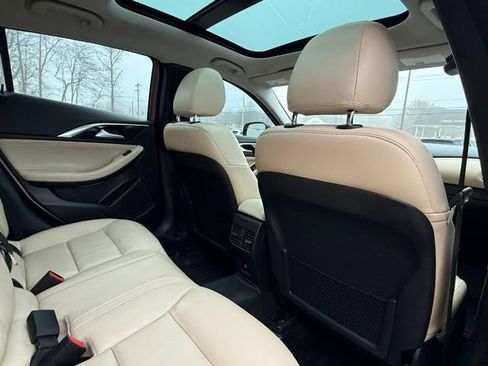 Used 2017 INFINITI QX30 Premium w/ Navigation Package image 18